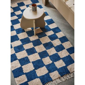 Ferm Living Mara Waschbarer Teppich - Tiefblau/Warmes Sand