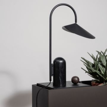 Ferm Living Arum Tischlampe Schwarz