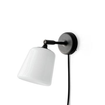 New Works Material Wandleuchte Weiß Opal Glas