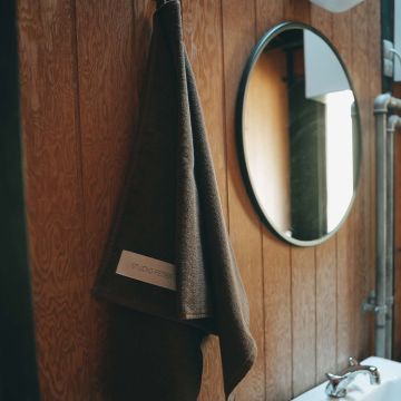 Studio Feder Ein Handtuch Braun